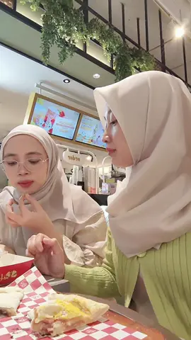 yg sebelah belum hafal script nya 🤭 #fyp #fypdongggggggg #me #friend 