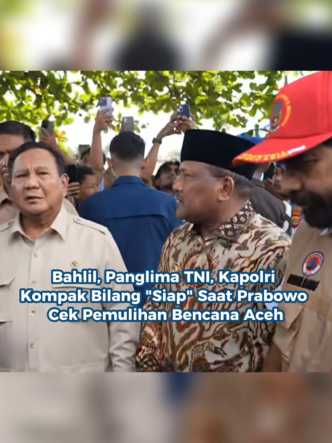 Presiden Prabowo Subianto meninjau progres perbaikan pascabencana di Kabupaten Bireuen, Aceh, Minggu (7/12/2025) siang. Dalam kunjungan itu, Prabowo berjanji pemerintah akan memperbaiki semua jembatan dan merehabilitasi sawah-sawah yang rusak diterjang banjir bandang pada akhir November lalu. 
