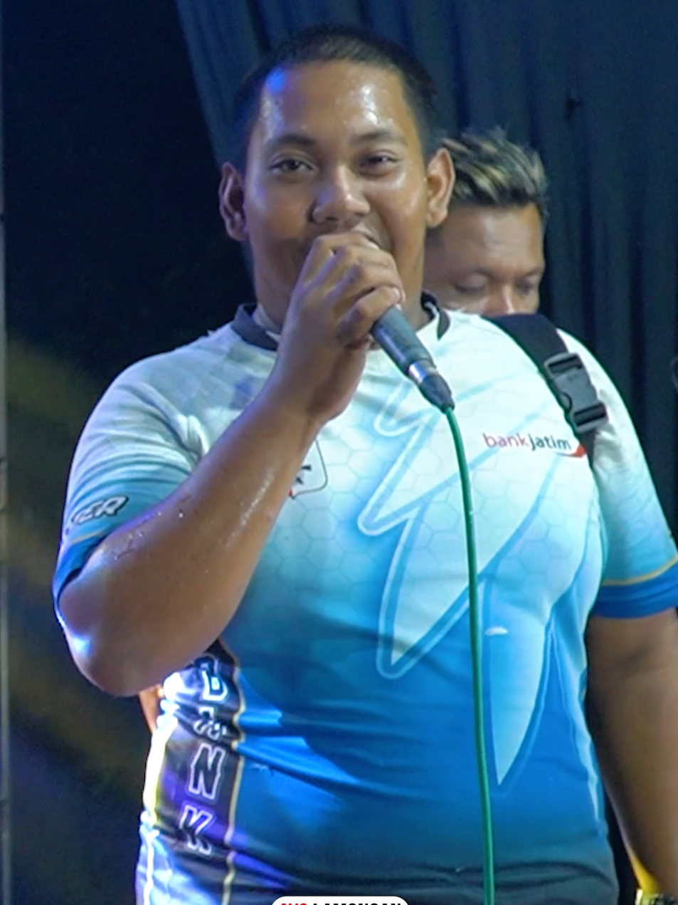 Cintaku hanya kamu... cinta merah,merah jem... < wes sakarepmu dit aturen wes > #fyppppppppppppppppppppppp #dangduttiktok #cintamerahjambu @risca_yanuar 