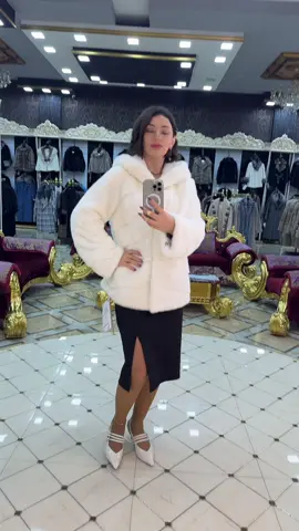 Əlaqə : 050-309-85-85 📍 Ünvan : Sədərək Ticarət Mərkəzi, İkimərtəbəli elit binası, Giriş 5 və 6 🏛️ Kristina Xəz Qalereyası ⏰ İş saatımız : Hər gün – 9:00 – 17:30-a kimi ✅ Qeyd : Online seçim və çatdırılma var.-#keşfet 