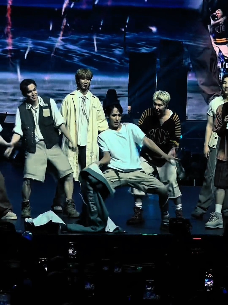 apapun pokonya asal DK seneng aja .. #dk #dkseventeen #dokyeom #seventeen #seventeen17_official 