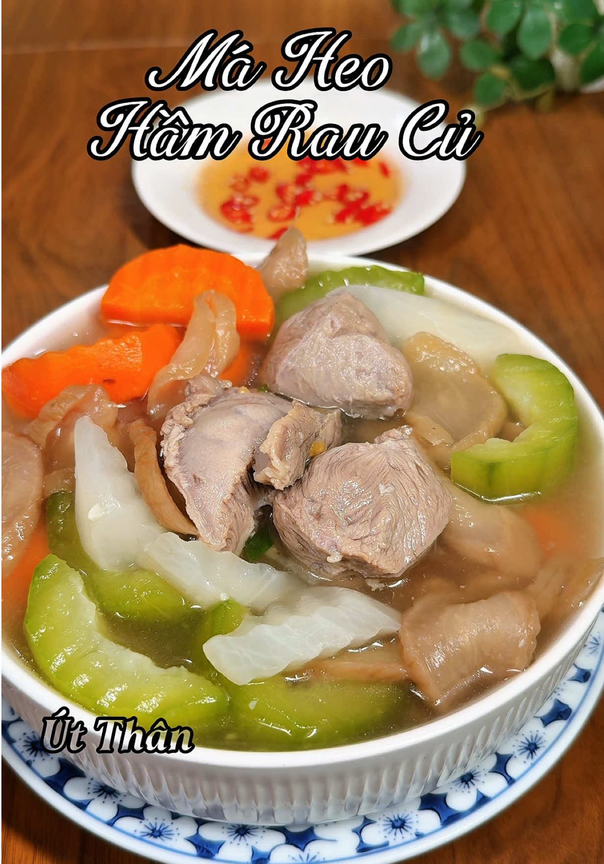 Trời lạnh làm nồi má heo hầm rau củ, chấm mắm ớt cay cay là hết sảy. #monngondelam #bepnha #ancungtitok #maheo #fyp 