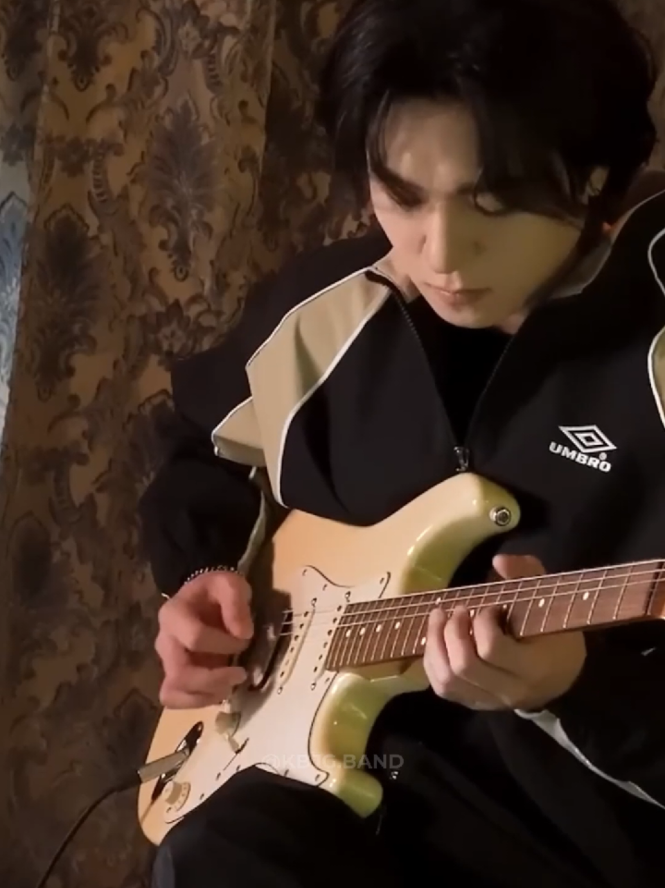 OUR GUITARIST!! 🎸✨️❤️‍🔥🤘 @DAY6 #DAY6 #데이식스 #SUNGJIN #성진 #fypシ゚ 