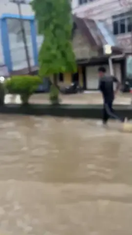 dikasi cobaan kita cobain#banjir #tembilahan 