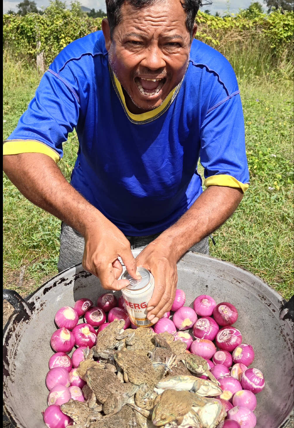 How to cook frogs with red garlic recipe #tiktokfood #crispy #yummy #frog 