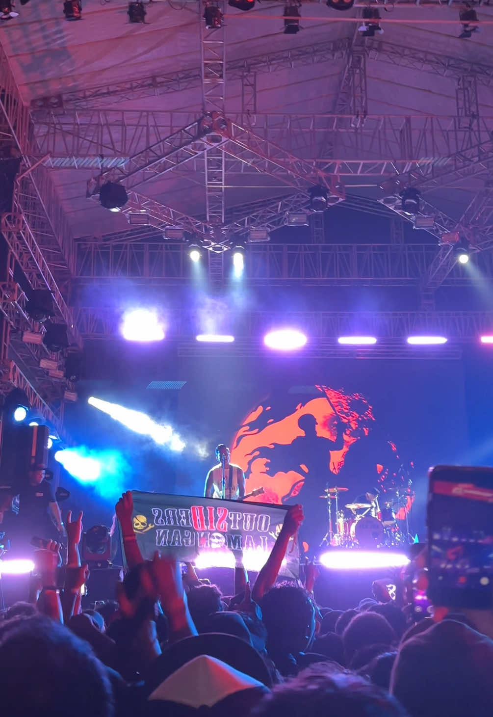 Superman Is Dead - Bulan dan Ksatria in Rockin Surabaya 2025 🤟🏻 #sid #supermanisdead #rockinsurabaya #rockinsurabaya2025 #fyp 