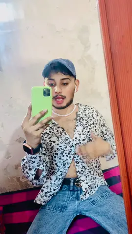 මගේ අතන මේ තන අල්ලන්නට බැරිද ඔයාට .......🥵