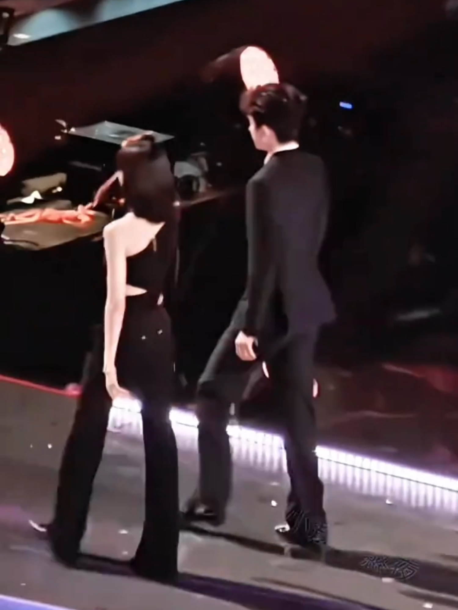 Phái toàn chân Ngao Thụy Bằng - Tôn Thiên lên nhận giải mà tưởng đâu catwalk trên sàn runway 💅 #sunqian #ngaothuybang #tonthien孙千