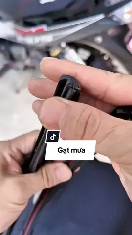 Gạt mưa ô tô xương mềm 4 lưỡi bền bỉ và êm ái. #gatmua #gatmuaoto #gatmua4luoi 