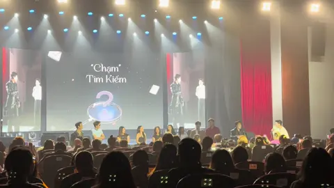 Cần gì cần gì - cần miếng độn giày 🤣🤣 Kiếm Negav 😆😆 #anhtuatus #leduongbaolam #songluan #fanmeetingsongluan 