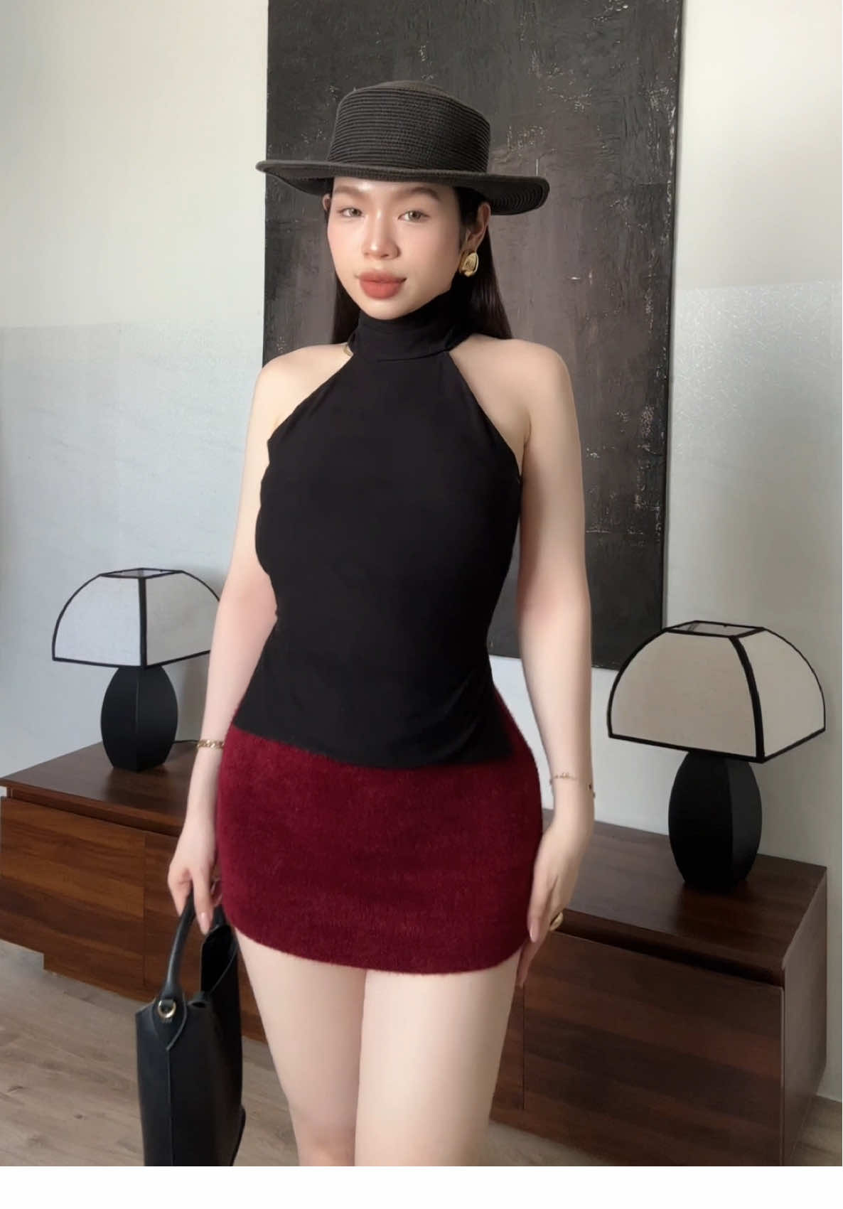 Noel mặc chân váy lông đỏ chụp hình thì đúng bài luôn #chanvay #chanvayngan #viraltiktok 
