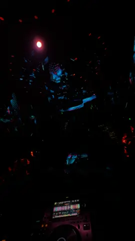 Em em em cố trăm lần  #EMPIRECLUB #fyp #barquan1 #nhachaymoingay #nhactamtrang 