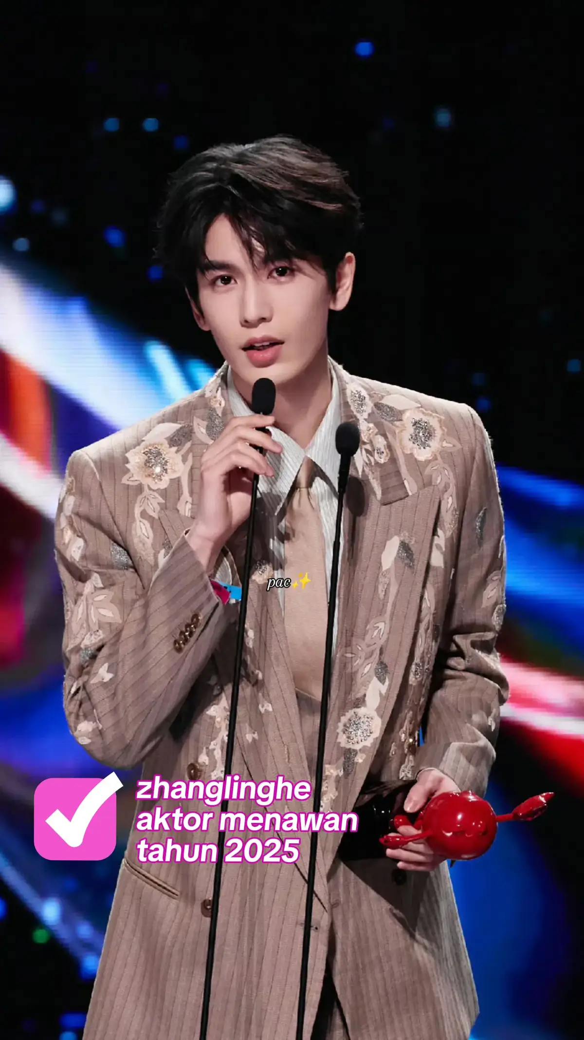 #creatorsearchinsights selamat untuk kalian yang meraih penghargaan di iQiyi Scream Night 2025 semoga kedepannya makin sukses ♥️ btw itu papi Alen ya gaes gak bisa di ubah di fotonya padahal tadinya udh bener kok malah berubah tulisan nya😭Ren Jialun dpt penghargaan  Fokus Penonton Scream Unit 2026 Aktor 🏆#2025iqiyiscreamingnight #aktorchina #aktrischina #fyp 