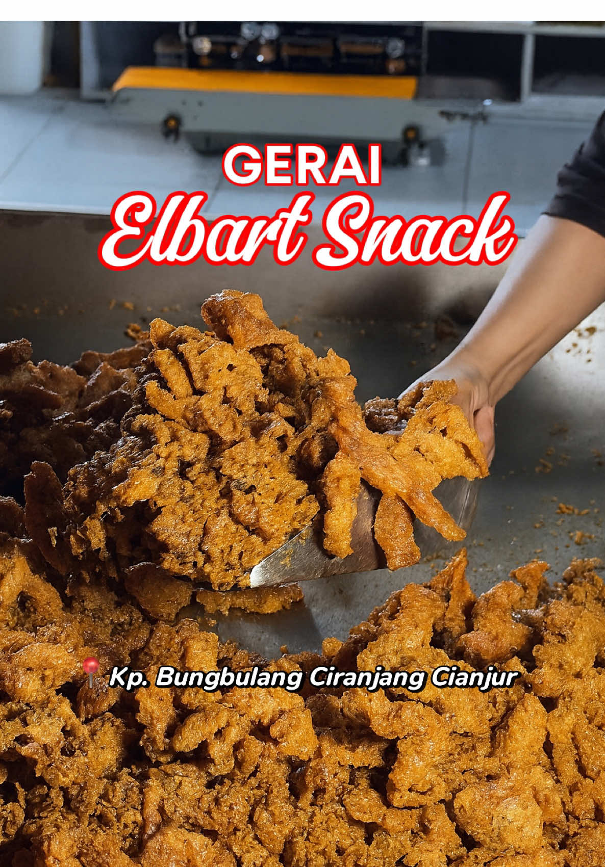 Tempat Snack Komplit ✨GERAI ELBART SNACK✨ Gerai snack lengkap mulai dari cemilan jadul & kekinian ada yang gurih, pedas & manis. Dengan kemasan ekonomis, kiloan & bal - balan, melayani eceran, grosiran hingga partai besar. Selain offline store bisa di beli juga di online store. 📍Kp. Bungbulang Ciranjang Cianjur