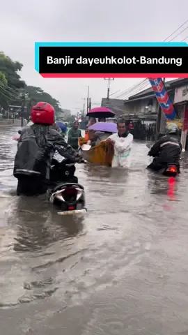 Awas ombak ulah tengah teuing😭🗿#banjirbandang #dayeuhkolot #metro #masukberanda #fyp 
