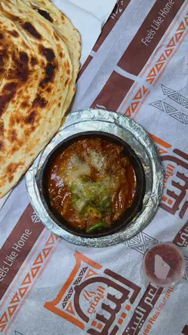 إذا ما سمعت صوت الطشّة (أو الغليان) بالفخار، ما أكلت فحسة صح🔥😋 جهزوا الخبز وقولوا بسم الله #Fahsa #أكل_يمني #ترند_الأكل #وصفات_سريعة