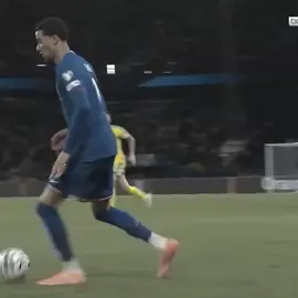 تخيل هذا يلعب ضد العراق😂#ekitike #ليفربول #liverpool #viral #fyp 