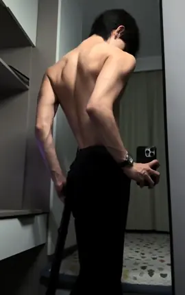 #薄肌#倒三角 #宽肩窄腰 