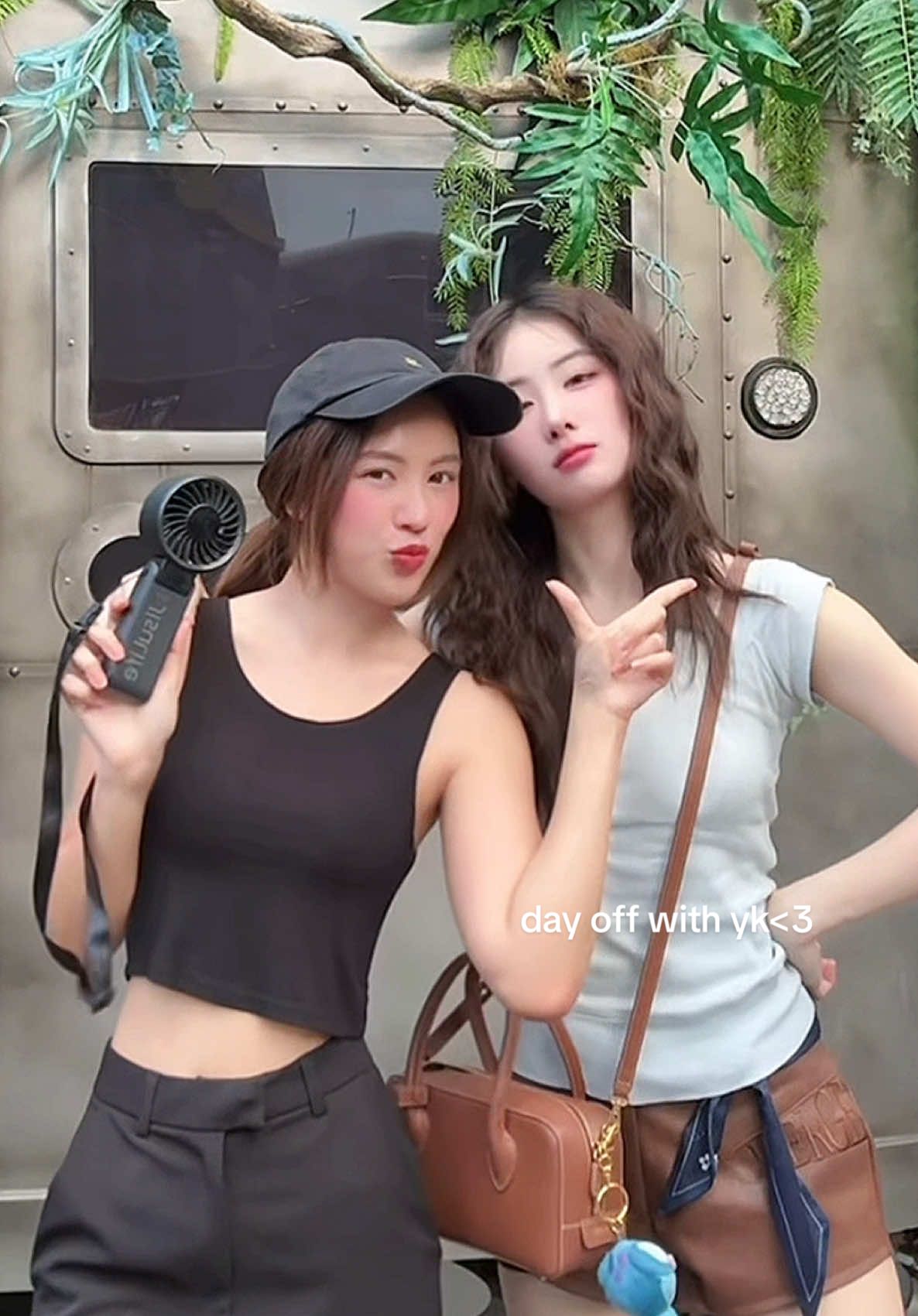 @Yoko ก็ว่านัดกันเเล้วเนาะ อาจจะยัง .... #bestfriend #fyp 