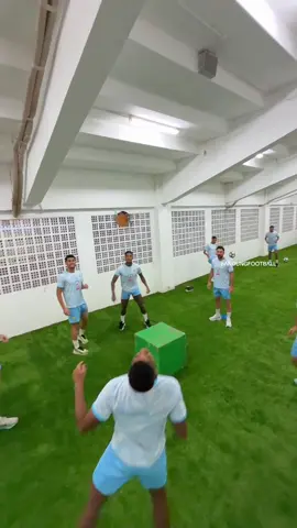 Persib lakukan Indoor Training karena cuaca hujan yang deras sore ini 🌧️🌟💙