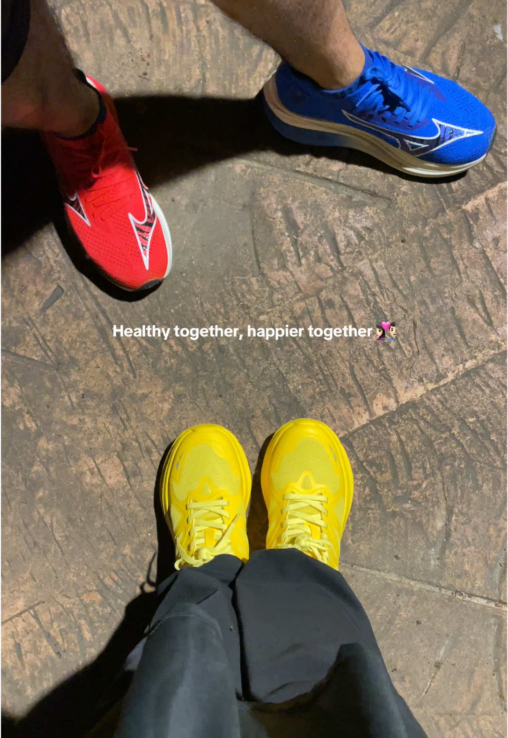 Saya brisk walk, dia running… tapi dengan Hawkwell, setiap langkah rasa ringan macam terapung. ☁️ Tapak Zero Awan yang empuk, anti-slip untuk lebih stabil, material breathable yang kekalkan kaki segar, dan reka bentuk minimal yang selesa dipakai lama. Pace lain, tapi saya tetap dapat ikut rentak dia. 🤍 #Hawkwell #RunningShoes #BriskWalk #Running #RunningMotivation 