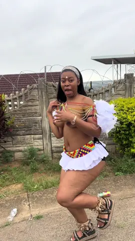 Imvunulo eyase@Isiqalo Accessories& Beading #fyppppppppppppppppppppppp #nomzamohlophe #fypシ゚ 