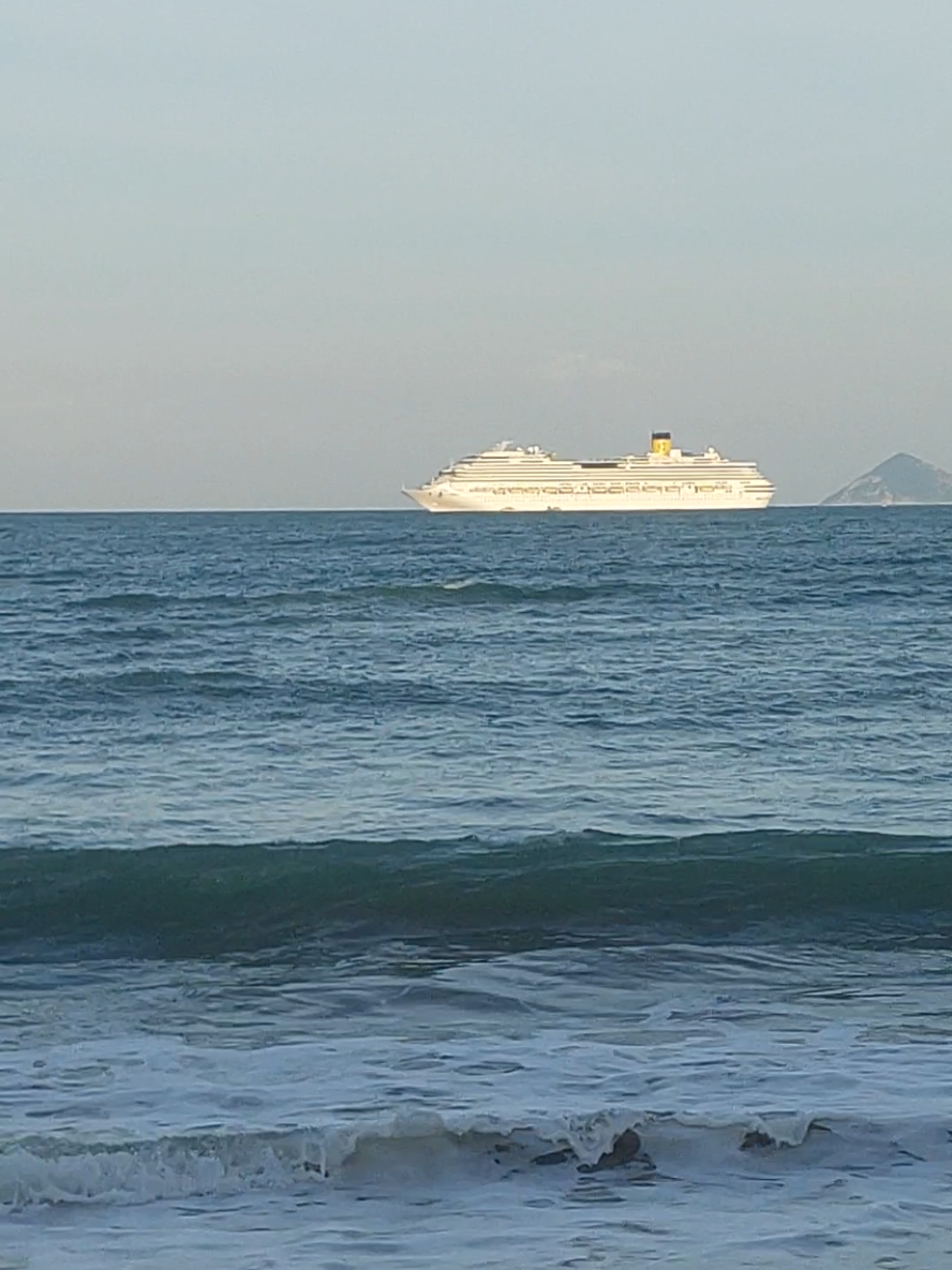 BIỂN HÒN CHỒNG VẪN SẠCH ĐẸP, NƯỚC VẪN TRONG XANH, KHÁC VỚI BIỂN TRẦN PHÚ. #nhatrang  #honchong #muongthanh #duthuyen #taudulich 