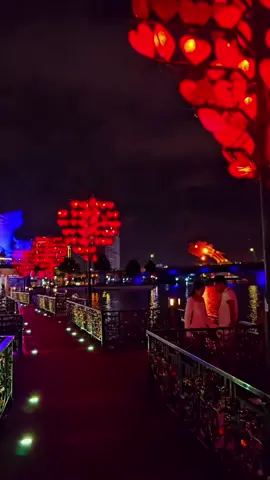 Cầu tình yêu lung linh về đêm. Thời tiết đẹp lại cuối tuần lên đồ check in xem rồng phun nước, phun lửa thôi anh chị em ơi . #cầutinhyeu #CheckinDaNang #cầurồng #xuhuong #travel 