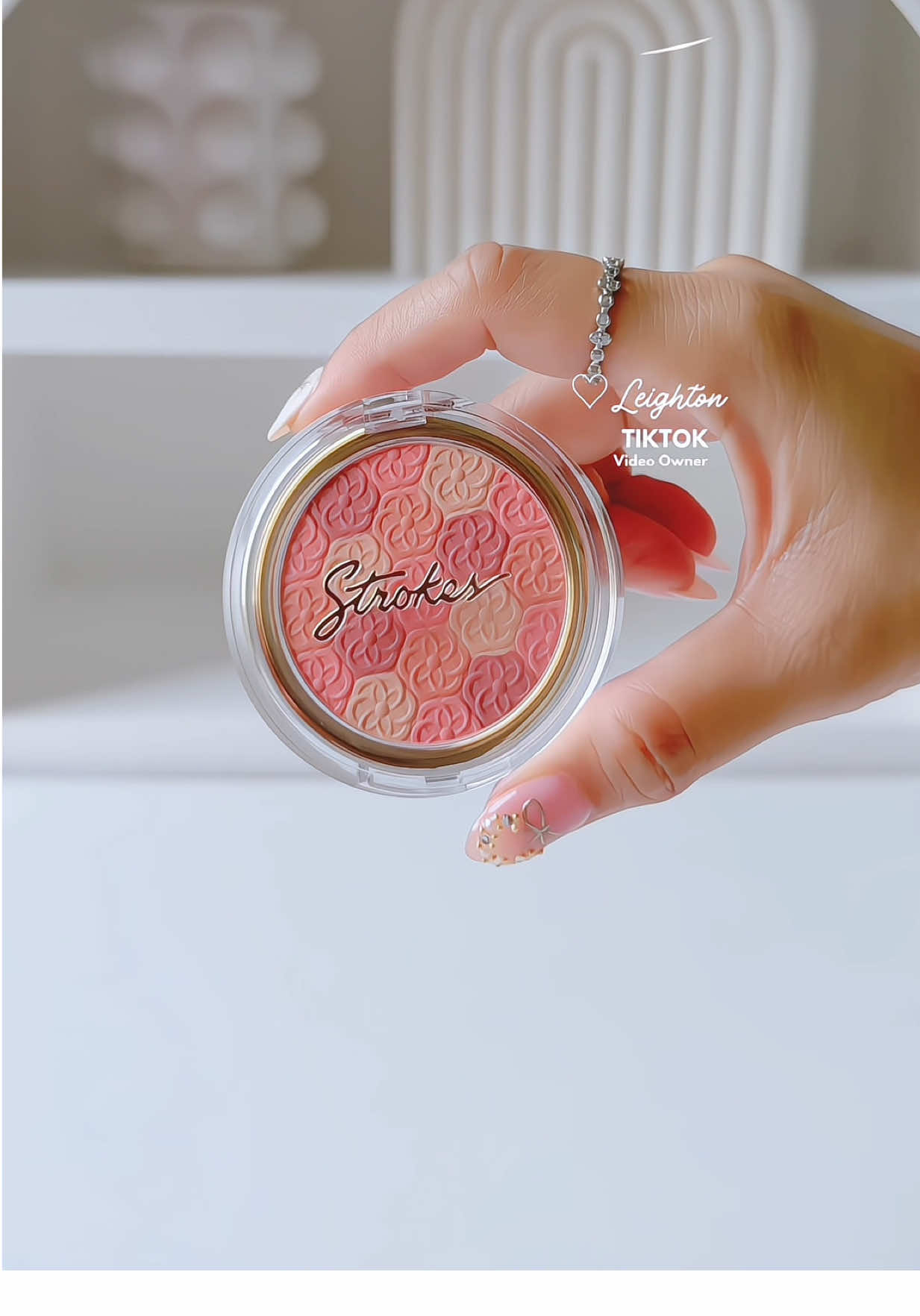 Replying to @⋆. 𐙚˚࿔ jelly 𝜗𝜚˚⋆ The Sakura mosaic blush alone from @strokesbeautylab deserves its moment! #visualhooks #videohooks #videotransition #videoediting #videohookideas 