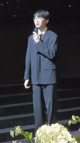 Đep trai quá, hát hay quá, nhạc lên còn bảo mọi ng vỗ tay nữa chứ (cre: aa1swo) #Doran #Choihyeonjun 