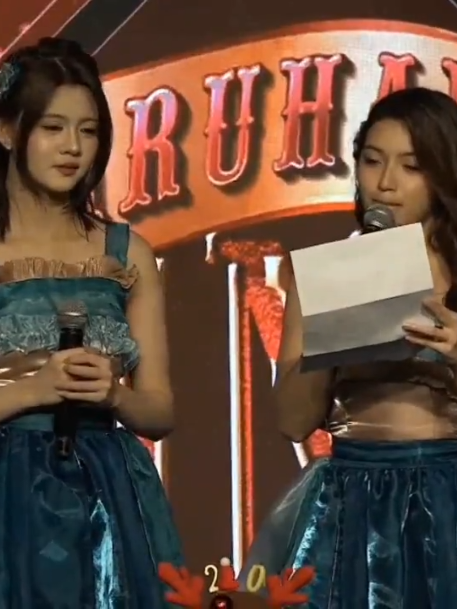 Aku udah nemenin kamu sampai kepala dua ya. Dulu pas kamu masih kecil aku masih khawatir banget buat ninggalin kamu, aku mikir kalau aku pergi nanti toy gimana ya?