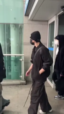 I hope he rests #straykids #leeknow #minho #straykids #event @TikTok 