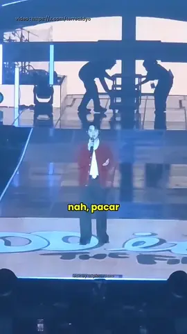 tolong jangan paksa kami untuk cari pacar 😭😭😭 @EXO @Lay Zhang 张艺兴 @@CHEN_official @@BAEKHYUN_official @@XIUMIN_official  #EXO #exoexol #weareoneexosaranghaja #weareoneexo #weareoneEXO 