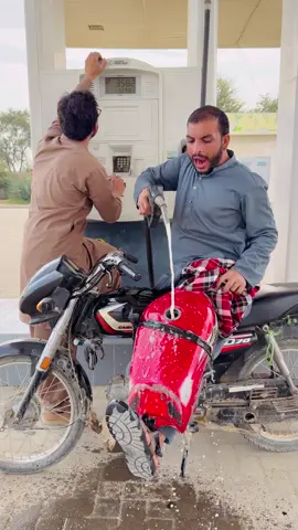 Petrol ⛽️ hovi anokhi chori🙄#teamshafqatextra #fyp #ustiktok #shortstory #unfrezzmyaccount 