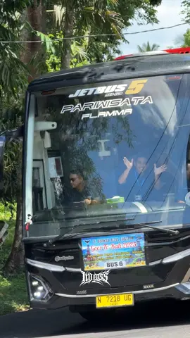 tebak ada berapa bus single glass🤔😁😁 • armadanya sultan malang menyerang bali😈😈 @juragan99.trans @shandypurnamasary  #juragan99 #juragan99trans #jetbus5 #jetbus #penglipuran 