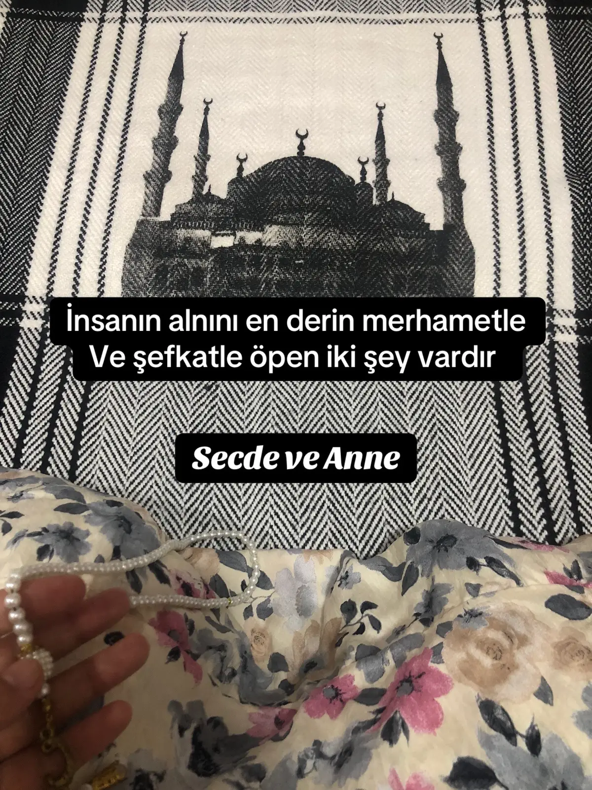 Bizi doğru yoldan ayırma Rabbim  #keşfet #namaz #secde #anne #merhamet 