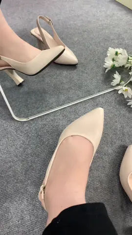 Giày xinh lắm chị em ơi