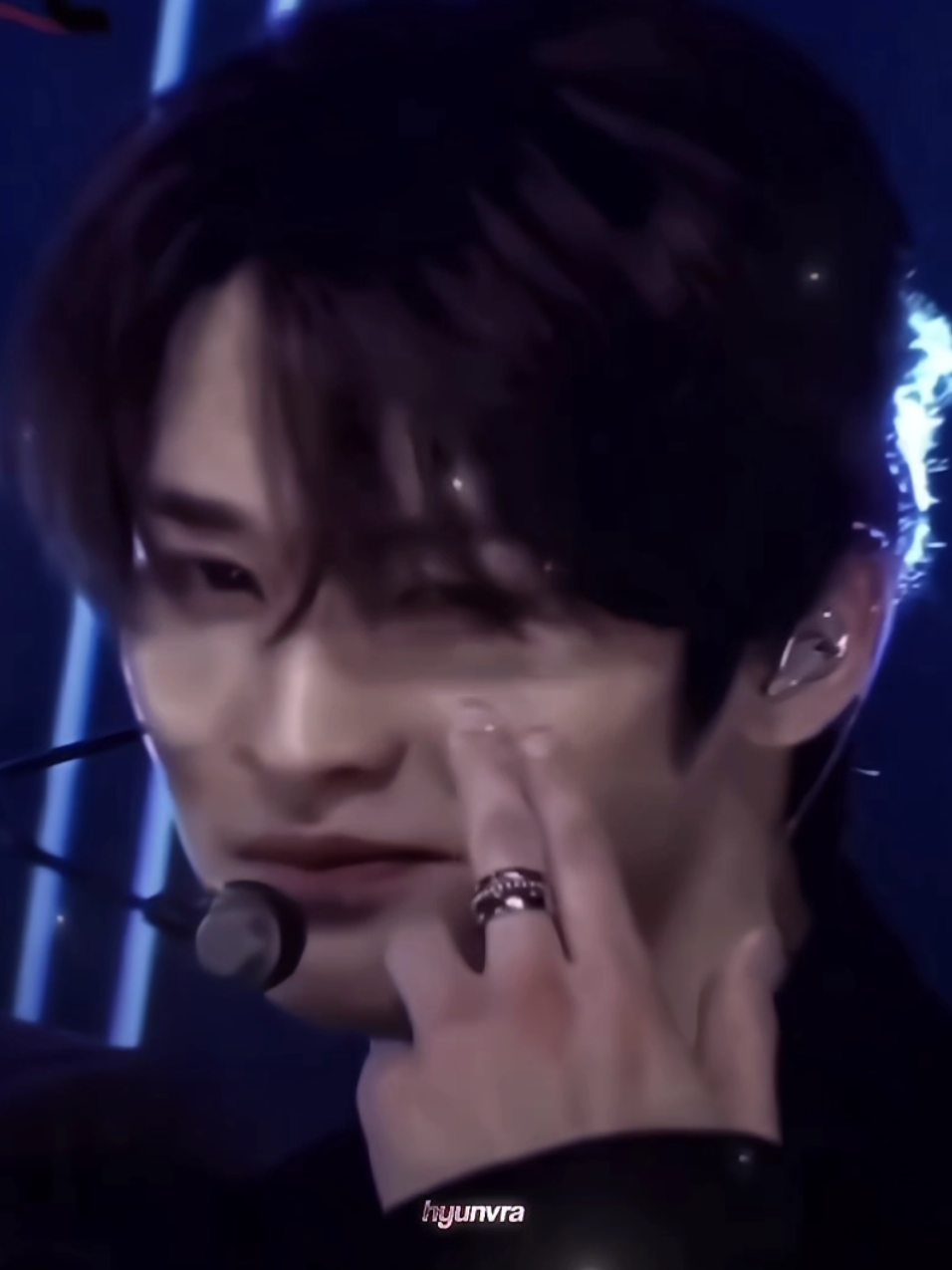 #LEEKNOW | как он от зеркала отходит  . . . . . . . . . . #straykids #leeminho #minhoskz #viral 