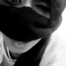 ‏القلب واحد والمخاليق عده ‏ولا هز قلبي بالهوا غير واحد ‏انت الوحيد اللي خفوقي تشده ‏وغيرك اجامل حضرته لا تواجد