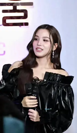 Adeee.. EMIBONNIE TOUCH YOUR SOUL  #SeoulSocietyClinicxEmiBonnie #beonnnie #bonniepattraphus  cr vid on wm 