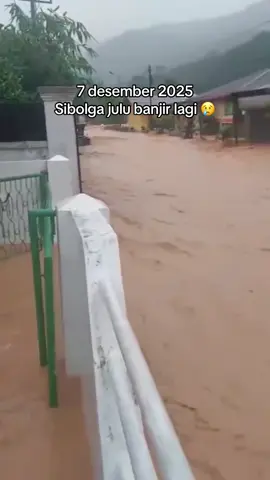 Lindungin saudara2 kami di sna tuhan 🥹🙏🙏 #viral  #banjir #sibolga 