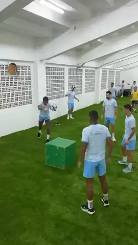 latihan persib hari ini sebelum menghadapi bangkok united #persibbandung #persib #bobotoh #viking #bomber 