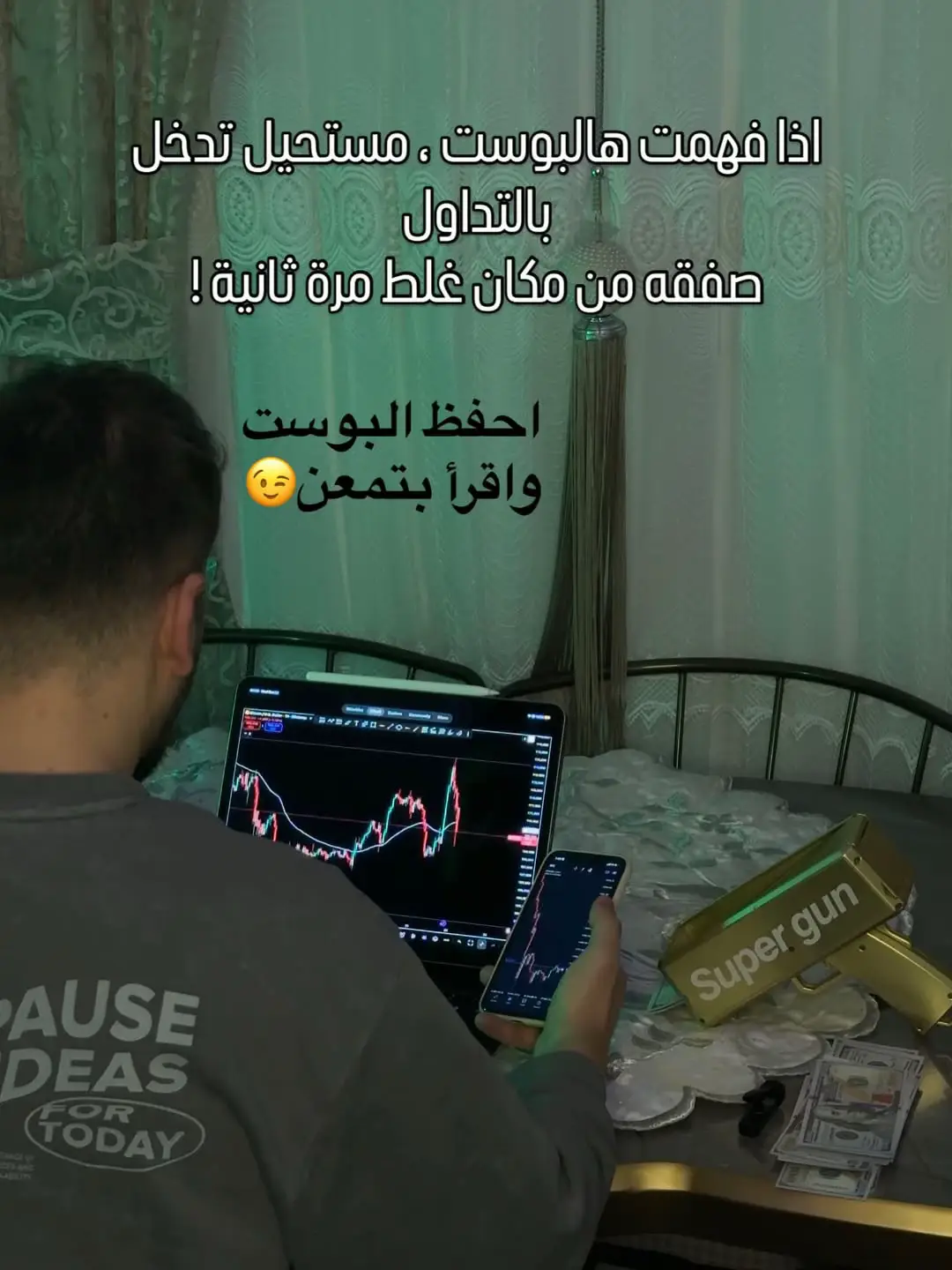 الـ Order Block الحقيقي ما بينولد صدفة — هو نتيجة حركة محسوبة من المؤسسات الكبيرة. البداية دايمًا بسحب السيولة (Liquidity Sweep)، لما السوق ينزل يجمع أوامر الناس من تحت أو يطلع ياخذها من فوق. بعدها بتدخل الأموال الكبيرة وبتصير الإزاحة (Displacement) — حركة قوية بتأكد تغيّر الاتجاه فعلاً. بهاللحظة بيتكوّن الـ FVG (Fair Value Gap)، فراغ سعري بين 3 شموع، دليل إن السوق تحرك بسرعة بدون توازن بين المشترين والبائعين. من هون بتولد الشمعة الخوارزمية (Algo Candle)، اللي بتكشف وين المؤسسات فعلاً دخلت بأوامرها — وهون بيتكوّن الـ Order Block الحقيقي. ✅ Sweep → Displacement → FVG هي المعادلة الذهبية لفهم السوق بعين المؤسسات، مش بعين المتداولين العاديين. وتذكّر: السوق دايمًا بيرجع يعبي الـ FVG قبل ما يكمل، لأنه ما بيحب يترك فراغ سعري بدون توازن. 💡 القاعدة بسيطة: إذا ما في FVG، ما في حركة مؤسساتية حقيقية. افهمها، ووقتها رح تشوف الشارت بلغة مختلفة تمامًا — لغة الكبار. #forextrading #smartmoney #forexeducation #priceaction #tradingpsychology    