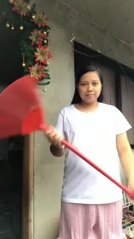 2in1 plastic walis tambo 😊 pedeng pang alis ng agiw mga mi. Extendable walis #2in1walistambo #extendableplasticbroom 