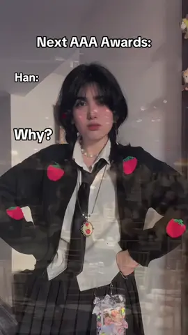 Han’s cuteness is on a whole different level🤣🍓🤏🏻 • • #StrayKids #SKZ #Hanjisung #AAA #funny 