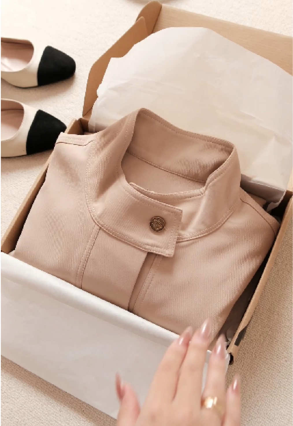 Nàng nào đang tìm cho mình một chiếc áo khoác dày dặn, đủ ấm nhưng vẫn trendy cho mùa lạnh này thì tham khảo liền em nó nha ✨#shemoda #viral #outfitideas #OOTD #xuhuong 