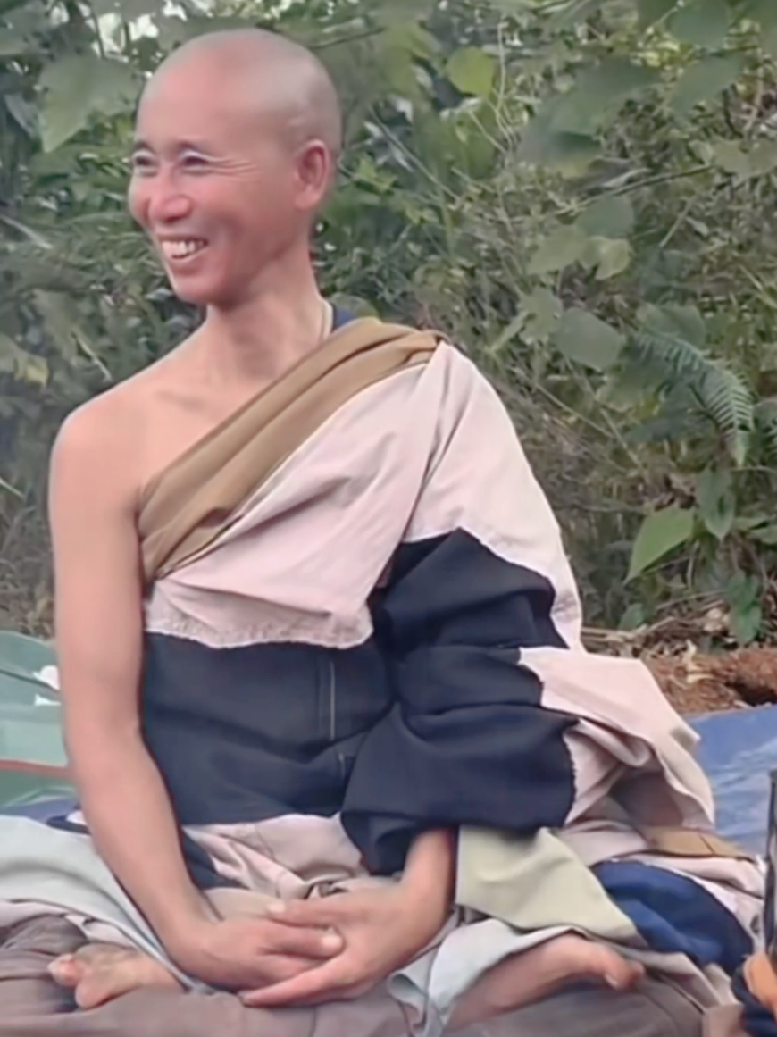 Nụ cười của Ngài toát lên vẻ an lạc, tự tại #NgaiMinhTue 