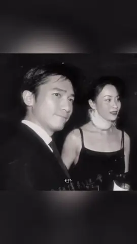 Bạn bè thấy anh thay đổi, chính anh thừa nhận tìm thấy sự cân bằng, mẹ anh cũng vô cùng yên lòng… tất cả đều bắt đầu từ ngày anh gặp được cô ấy. Nhưng vẫn có những đứa chưa tiếp xúc với chị kao lần nào mà vẫn thản nhiên nói bả không xứng với ông Vỹ, ngộ ha :))))))))))  #luugialinh #刘嘉玲 #carinalau #luongtrieuvy #梁朝伟