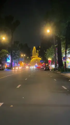 Nhà Thờ Đức Bà uy nghiêm giữ lòng Sài Gòn ít ai biết được những câu chuyện đằng sau thật sự của kiến trúc này, mình không phải người Công Giáo nhưng cũng thán phục sự đoàn kết đến từ con của Chúa. #nhathoducba #saigon #vietnam 