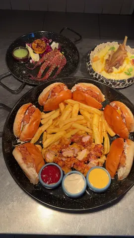 Stam bine raaaau pe #fructedemare si #burgeri 😍 Nici o zi fara peste, fructe de mare, burgeri, platou burger si tiramisu ❤️ #cinquebistro Satu Mare☎️0771-567.271 Oradea☎️0771-567.555 @glovo  #frittomisto #caracatita